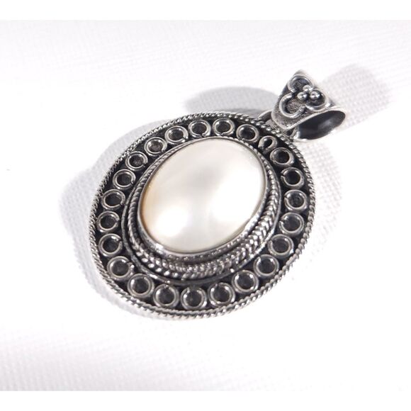 White Mabe Pearl Pendant Sterling Silver - Picture 4 of 10